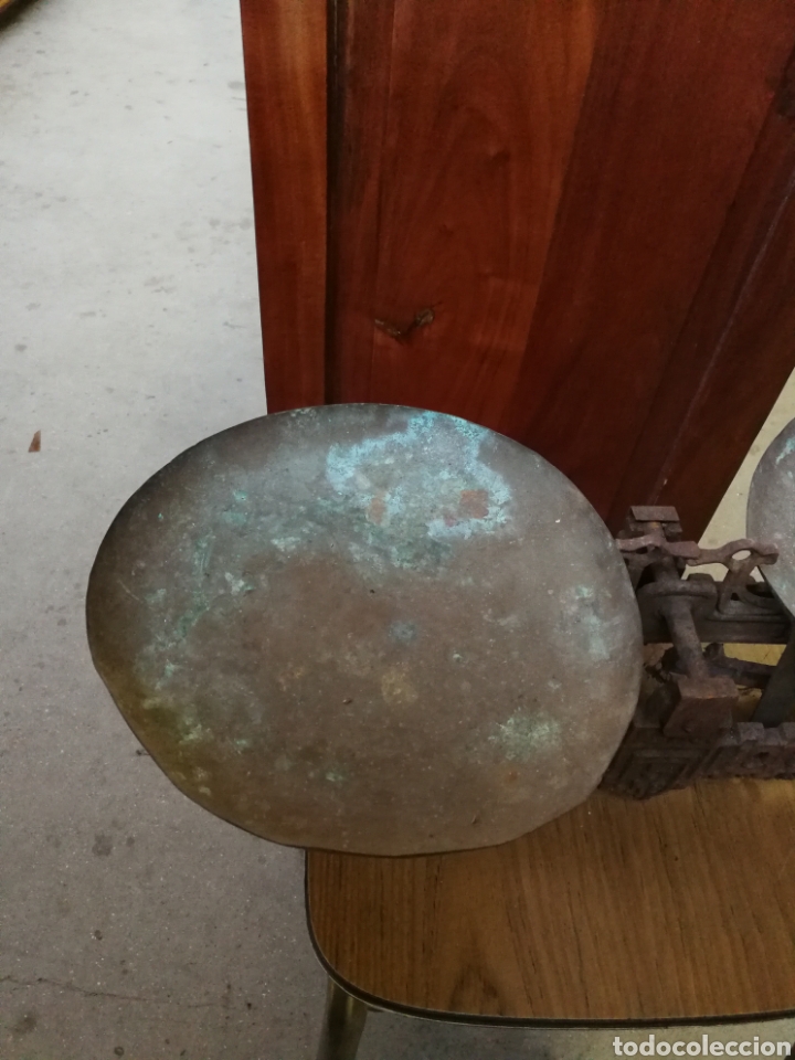 Antig&uuml;edades: Antigua b&aacute;scula. - Foto 2