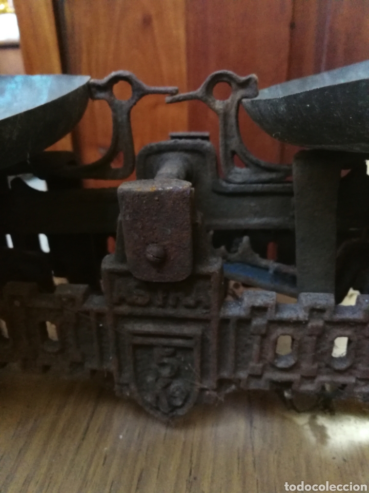 Antig&uuml;edades: Antigua b&aacute;scula. - Foto 4