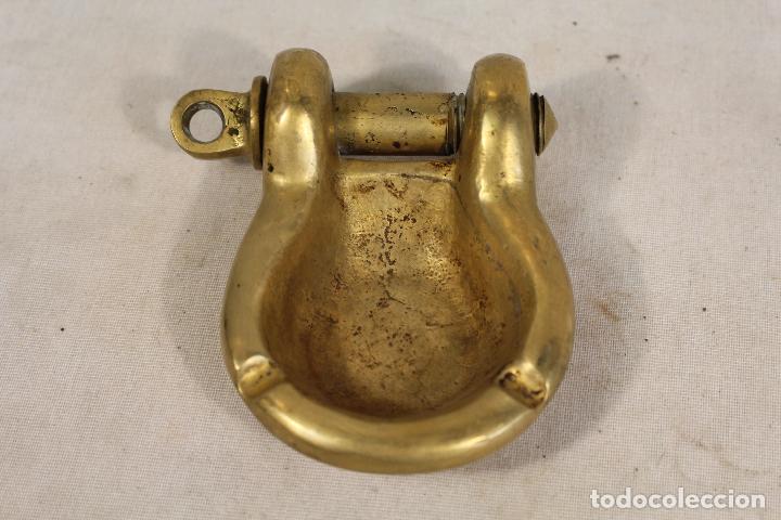 Antig&uuml;edades: grillete de barco cenicero en bronce - Foto 1