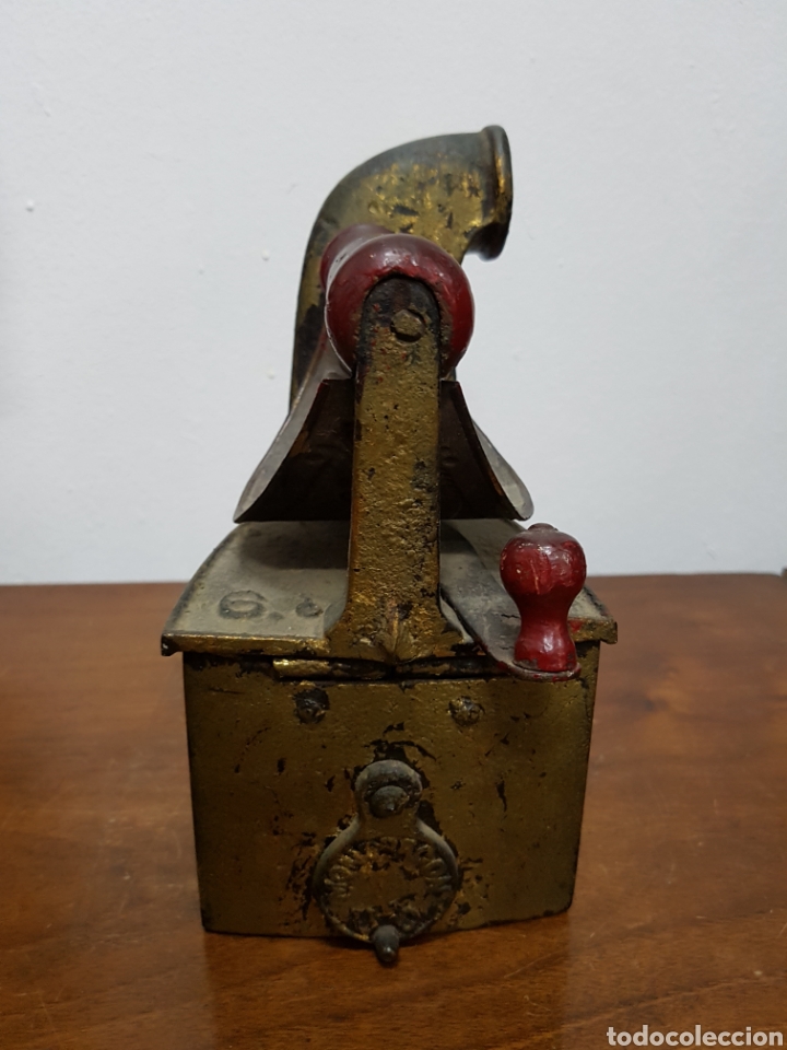 Antig&uuml;edades: Plancha de hierro vintage con chimenea - Foto 2