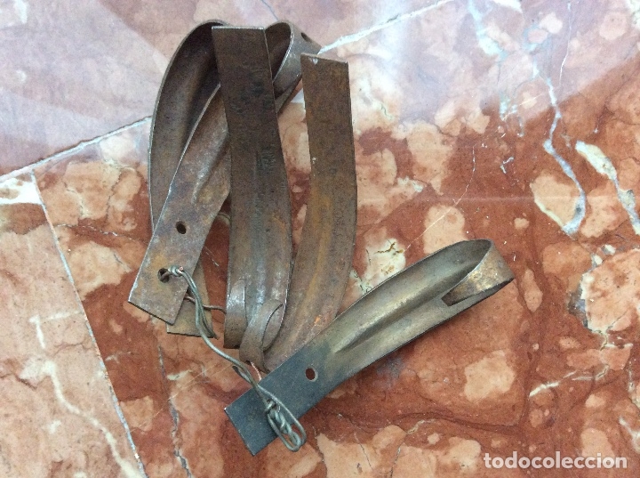 Antig&uuml;edades: Embellecedores antiguos 8cm - Foto 2