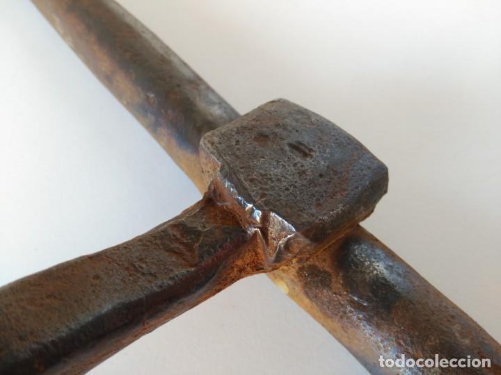 Antig&uuml;edades: Antiguo gran cerrojo de 46cm - Foto 3