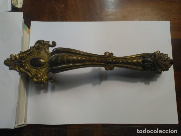 Antig&uuml;edades: Manillon de metal - Foto 1