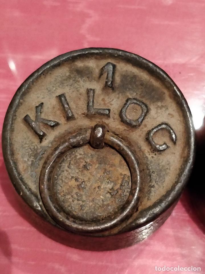 Antig&uuml;edades: Lote de dos pesas antiguas de 1kilogramo. - Foto 3