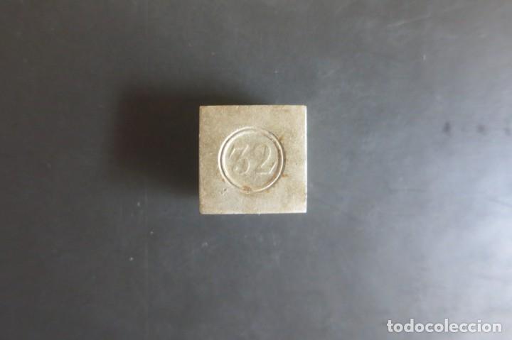 Antig&uuml;edades: pesa de 32 quilates - Foto 1