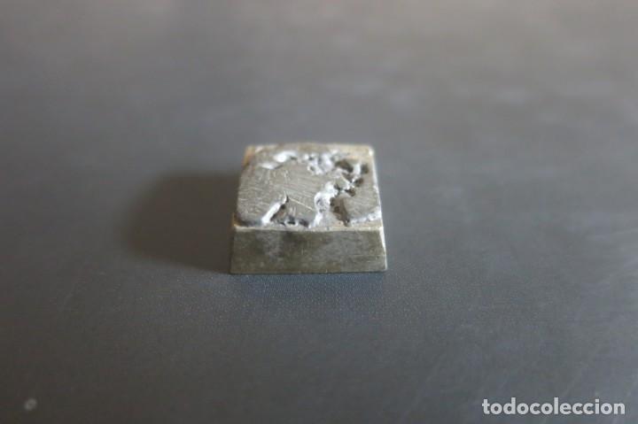 Antig&uuml;edades: pesa de 32 quilates - Foto 3