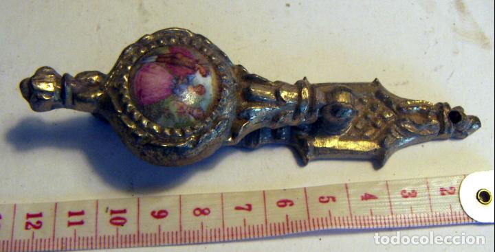 Antig&uuml;edades: Tirador de mueble con boca llave 11 cm - Foto 1