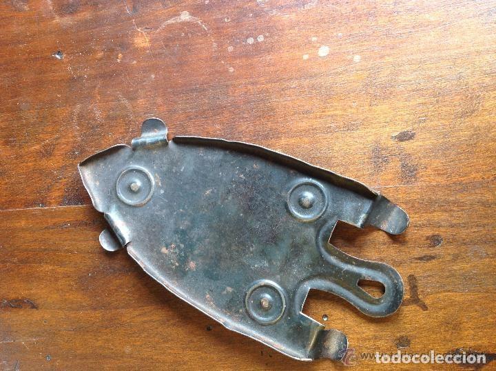 Antig&uuml;edades: REPOSA PLANCHAS EN CHAPA - ANTIGUA - Foto 3