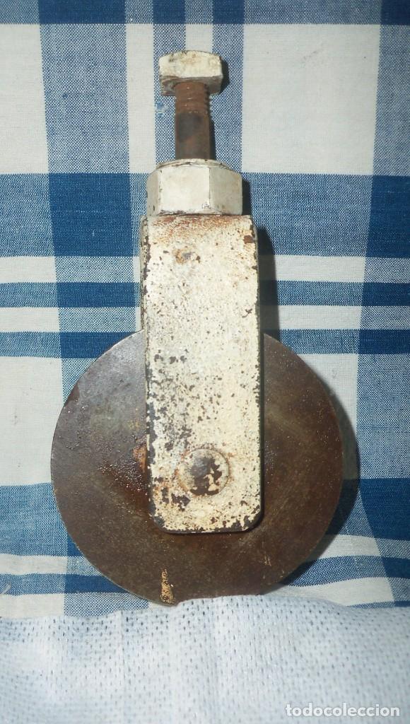 Antig&uuml;edades: PEQUE&Ntilde;A POLEA ANTIGUA - Foto 1