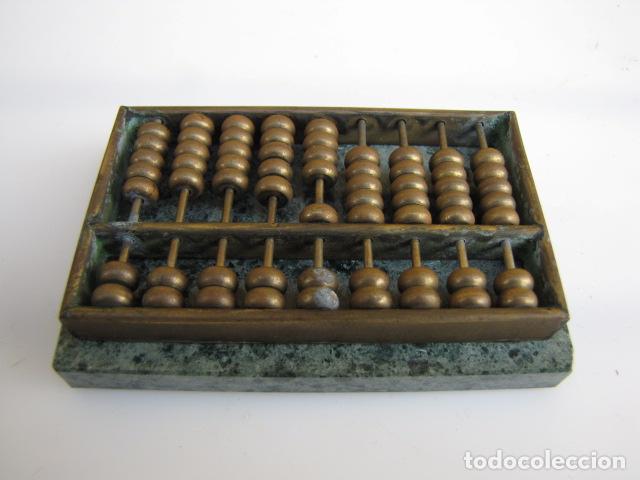 Antig&uuml;edades: Abaco de bronce y granito verde. - Foto 1