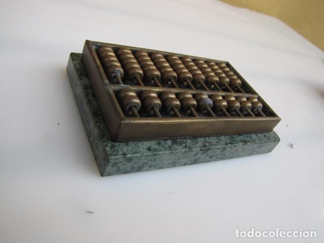 Antig&uuml;edades: Abaco de bronce y granito verde. - Foto 2
