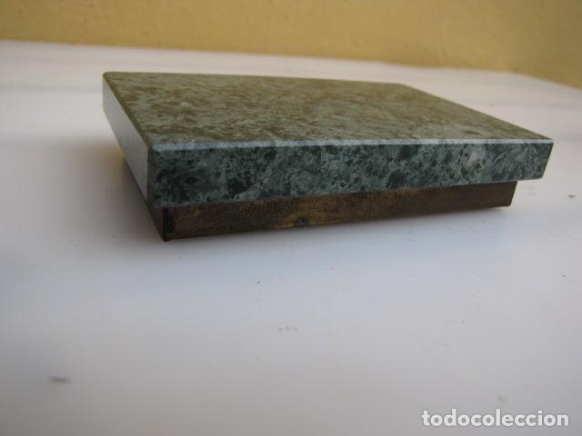 Antig&uuml;edades: Abaco de bronce y granito verde. - Foto 5