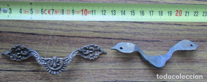 Antig&uuml;edades: 2 tiradores bronce - lat&oacute;n - Foto 2