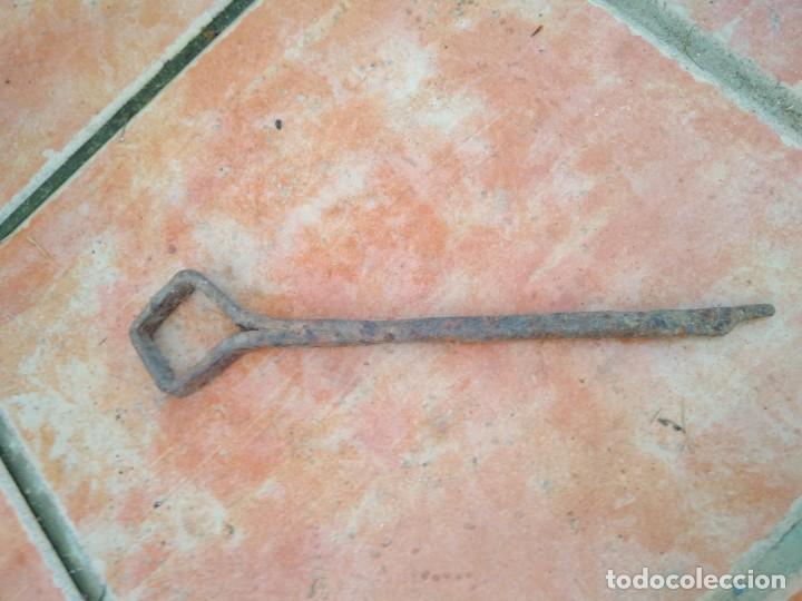 Antig&uuml;edades: antigua llave de tuercas - Foto 1
