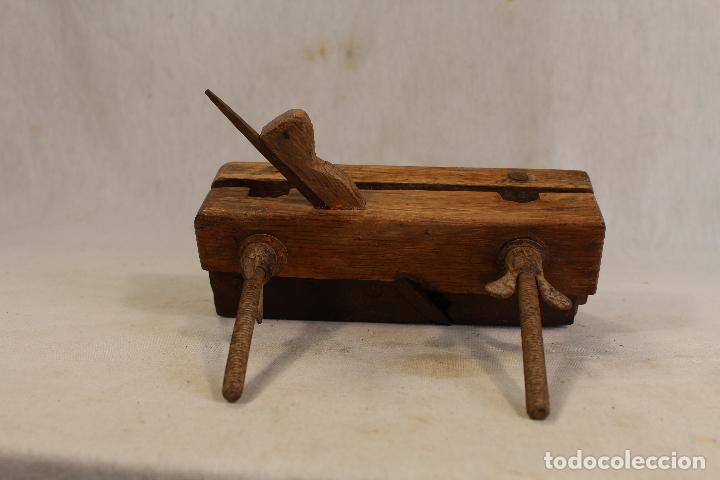 Antig&uuml;edades: cepillo antiguo de carpintero - Foto 1