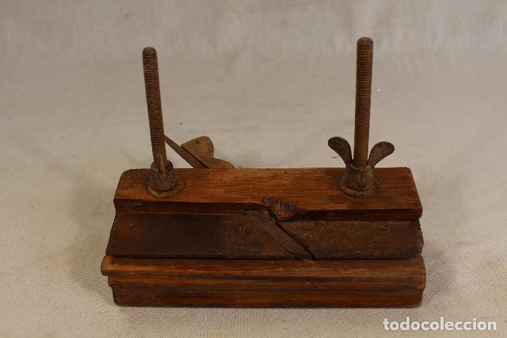 Antig&uuml;edades: cepillo antiguo de carpintero - Foto 3