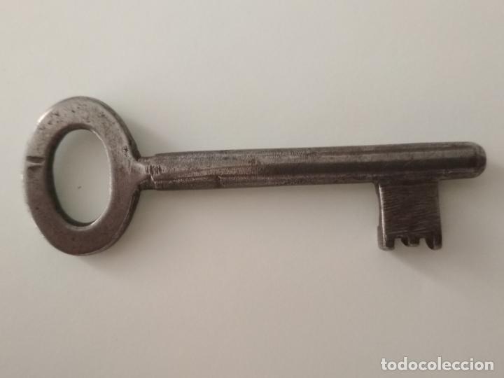 Antig&uuml;edades: PEQUE&Ntilde;A LLAVE DE FORJA, MACIZA, 7 CM LARGO - Foto 2