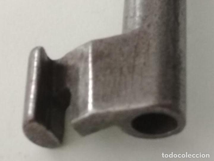Antig&uuml;edades: PEQUE&Ntilde;A LLAVE DE FORJA, HUECA, 7 CM LARGO - Foto 3
