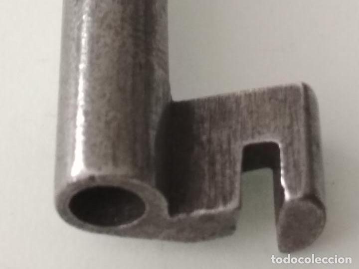 Antig&uuml;edades: PEQUE&Ntilde;A LLAVE DE FORJA, HUECA, 7 CM LARGO - Foto 4