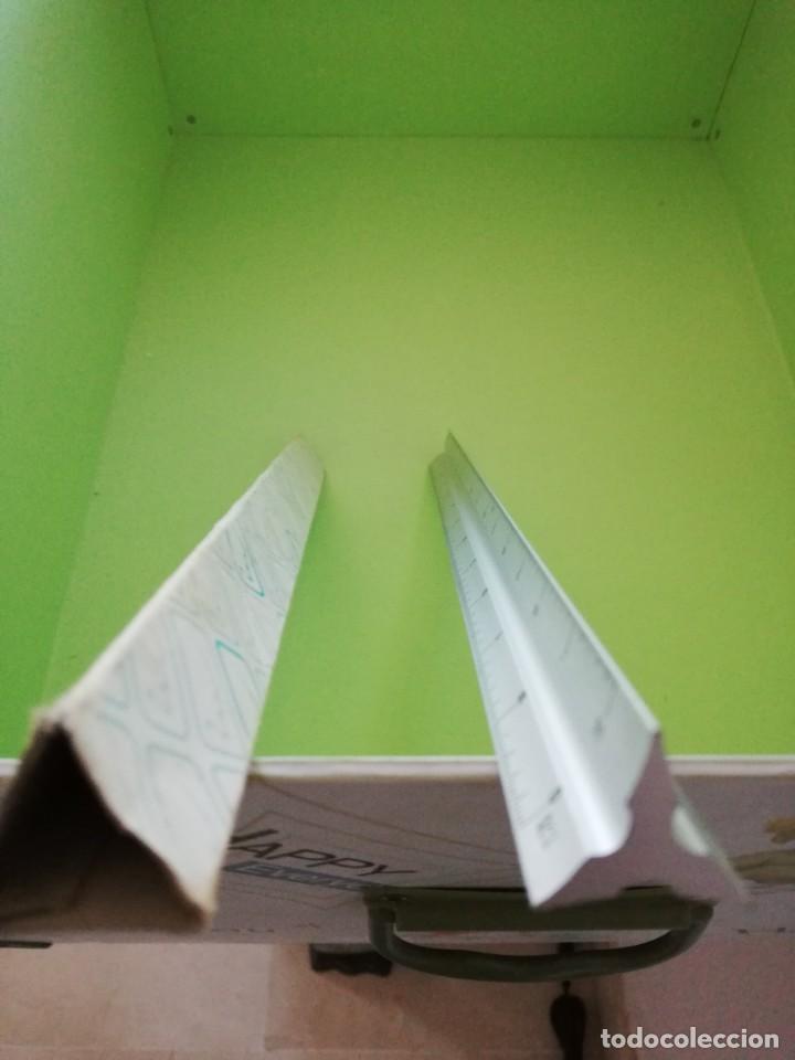 Antig&uuml;edades: REGLA TRIANGULAR DE ALUMINIO CON CINCO ESCALAS - Foto 2