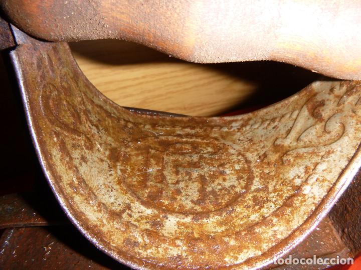 Antig&uuml;edades: ANTIGUA PLANCHA DE CARBON MODELO CHIMENEA - Foto 2