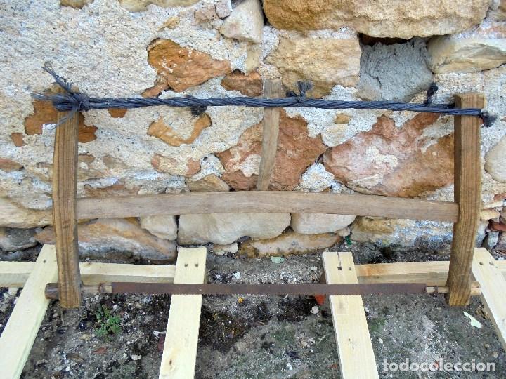 Antig&uuml;edades: ANTIGUA SIERRA DE CARPINTERO EN MADERA Y CUERDA R&Uacute;STICA TRADICIONAL - Foto 1