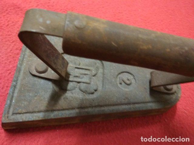 Antig&uuml;edades: ANTIGUA PLANCHA DE HIERRO - Foto 1