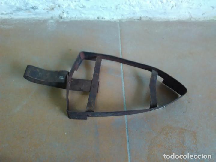 Antig&uuml;edades: Plancha de carbon en buen estado - Foto 3