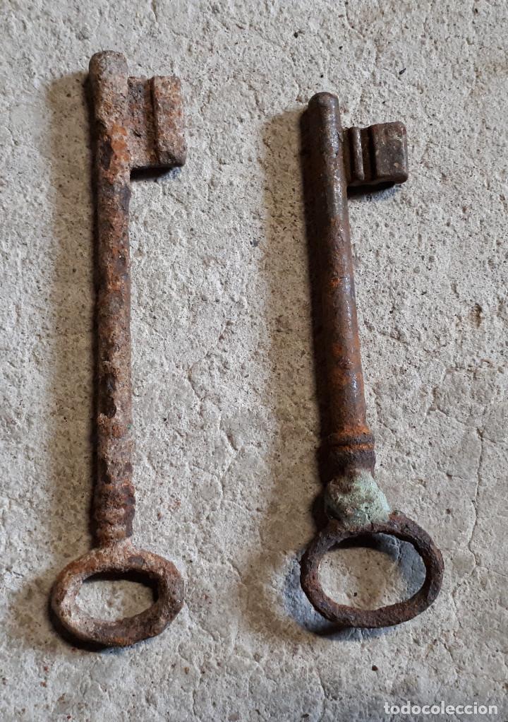 Antig&uuml;edades: 2 llaves de 11 cm y 12 cm - Foto 2