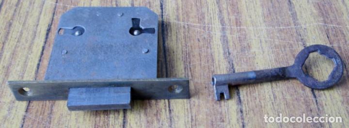 Antig&uuml;edades: Cerradura antigua con llave -- Funciona - Foto 3