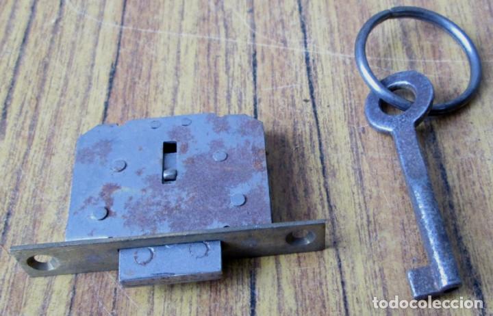 Antig&uuml;edades: Cerradura antigua con llave -- Funciona - Foto 3