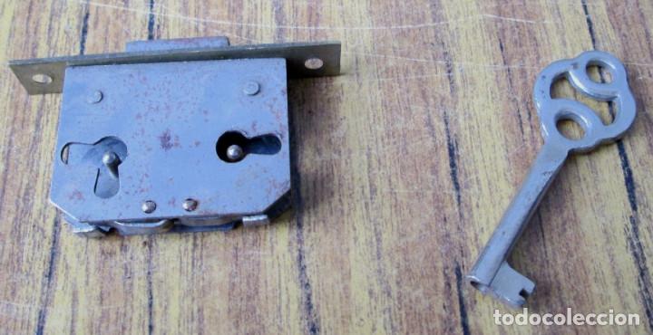 Antig&uuml;edades: Cerradura antigua con llave -- Funciona - Foto 2