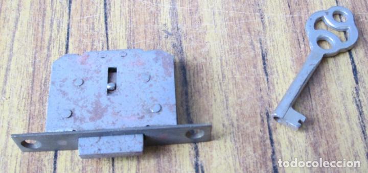 Antig&uuml;edades: Cerradura antigua con llave -- Funciona - Foto 3