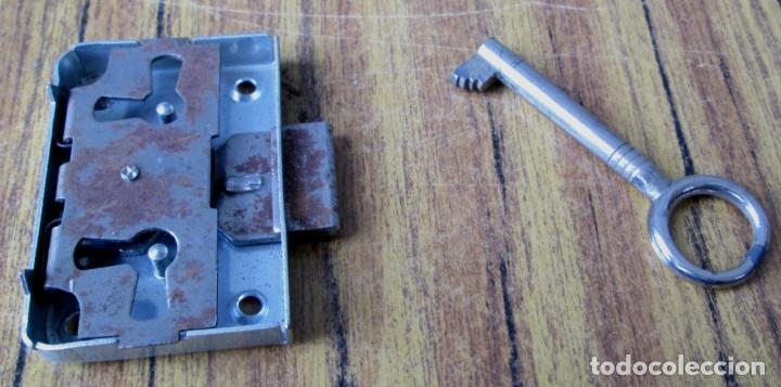 Antig&uuml;edades: Cerradura antigua con llave -- Funciona - Foto 2