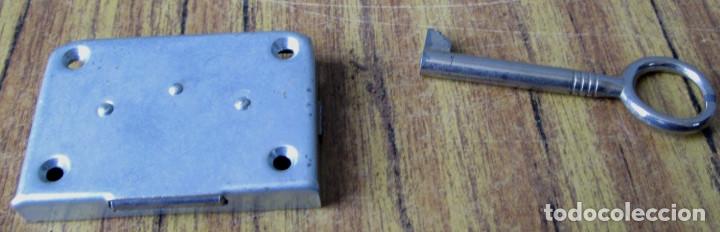 Antig&uuml;edades: Cerradura antigua con llave -- Funciona - Foto 3