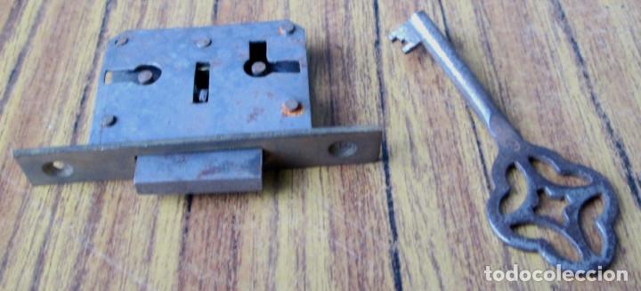 Antig&uuml;edades: Cerradura antigua con llave -- Funciona - Foto 2