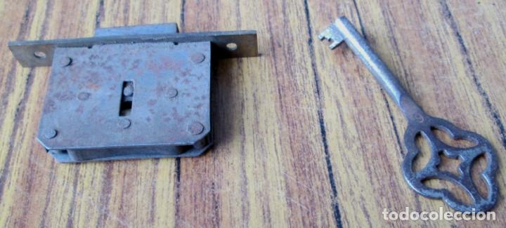 Antig&uuml;edades: Cerradura antigua con llave -- Funciona - Foto 3