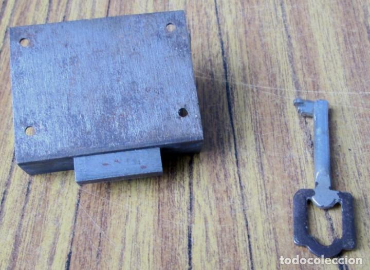 Antig&uuml;edades: Cerradura antigua con llave -- Funciona - Foto 3
