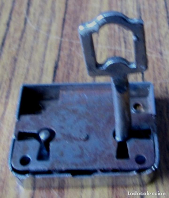 Antig&uuml;edades: Cerradura antigua con llave -- Funciona - Foto 1