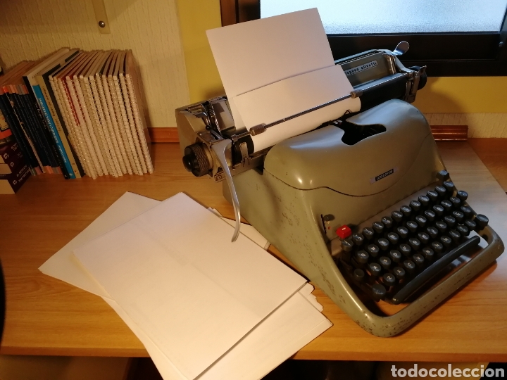 Antig&uuml;edades: M&aacute;quina escribir LEXIC&Oacute;N 80 OLIVETTI - Foto 1