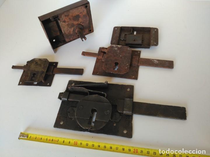 Antig&uuml;edades: Lote de antiguas cerraduras - Foto 3