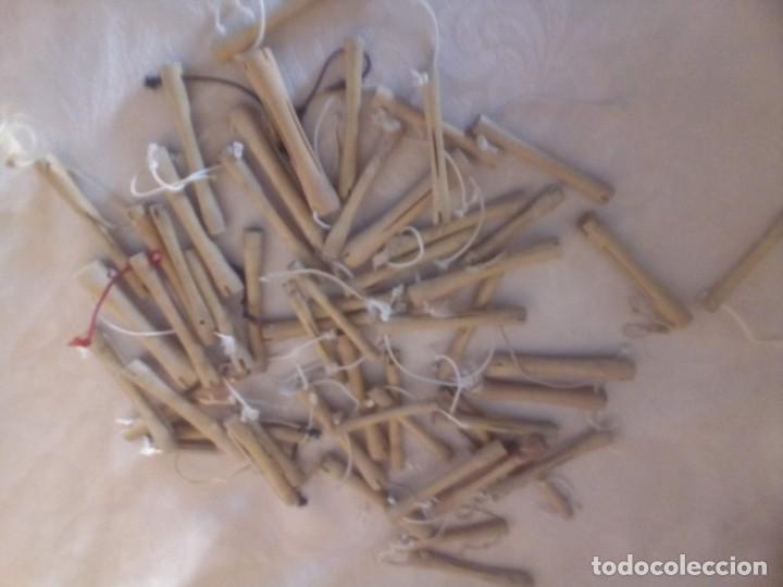 Antig&uuml;edades: Lote de 25 bigudis de madera peque&ntilde;os y grandes - Foto 1