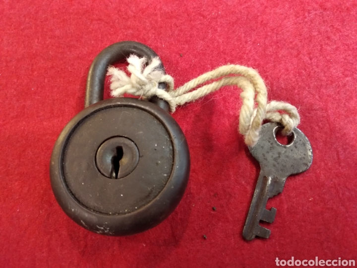 Antig&uuml;edades: Antiguo candado con llave , funciona. - Foto 1