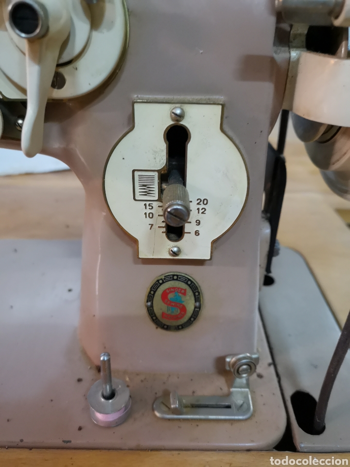 Antig&uuml;edades: MAQUINA DE COSER SINGER MANUAL, CON SU PIE. - Foto 4