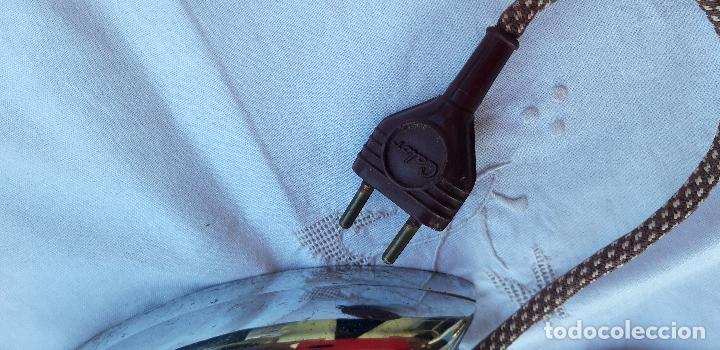 Antig&uuml;edades: Plancha Calor baquelita - Foto 2