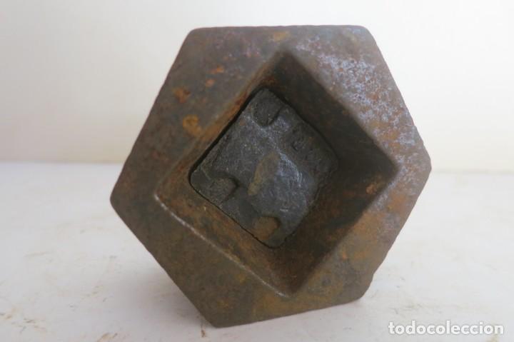 Antig&uuml;edades: pesa exagonal de 500 gramos - Foto 2