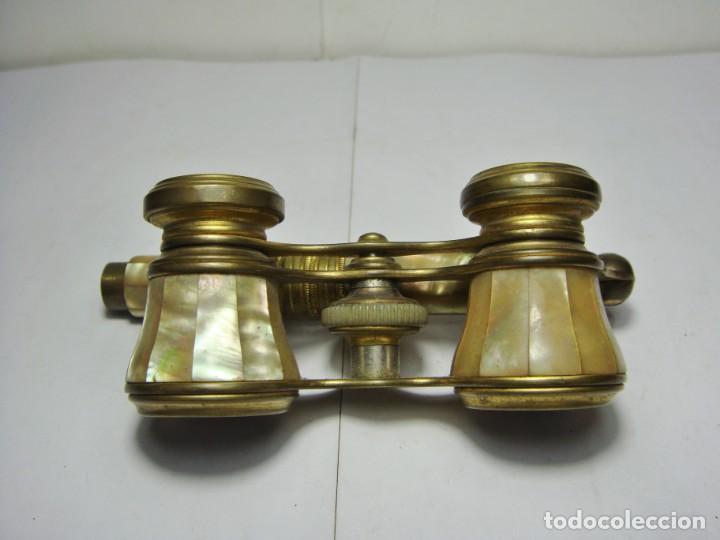 Antig&uuml;edades: Binoculares de teatro &bull; N&aacute;car y bronce &bull; Mango extensible &bull; Francia, ca. 1880 - Foto 3