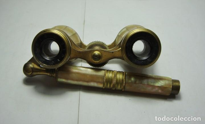 Antig&uuml;edades: Binoculares de teatro &bull; N&aacute;car y bronce &bull; Mango extensible &bull; Francia, ca. 1880 - Foto 2