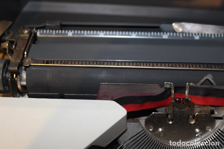 Antig&uuml;edades: MAQUINA DE ESCRIBIR - Foto 4