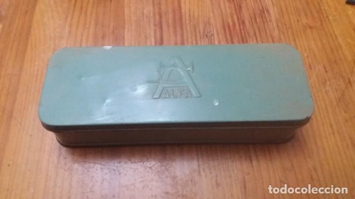 Antigüedades: Caja antigua de metal ALFA para accesorios piezas maquina de coser lata verde - Foto 1 - 147094014